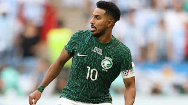 طرد سالم الدوسري في تعادل المنتخب السعودي ضد فلسطين